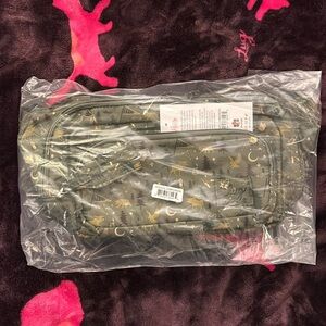 BNWT LUG Hitch (camp green)